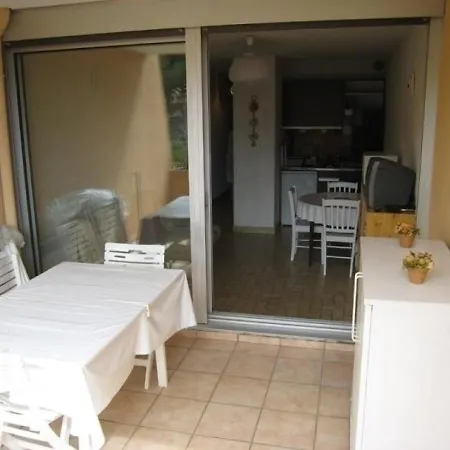 Climatise Avec Coin Nuit Et Terrasse Plein Sud, 10 M², Parking Inclus - Fr-1-100-194 Cavalaire-sur-Mer