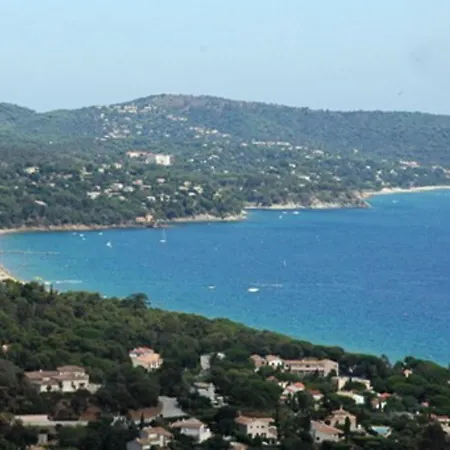 Apartment Climatise Avec Coin Nuit Et Terrasse Plein Sud, 10 M², Parking Inclus - Fr-1-100-194 *