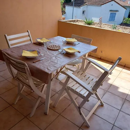 Apartment Climatise Avec Coin Nuit Et Terrasse Plein Sud, 10 M², Parking Inclus - Fr-1-100-194